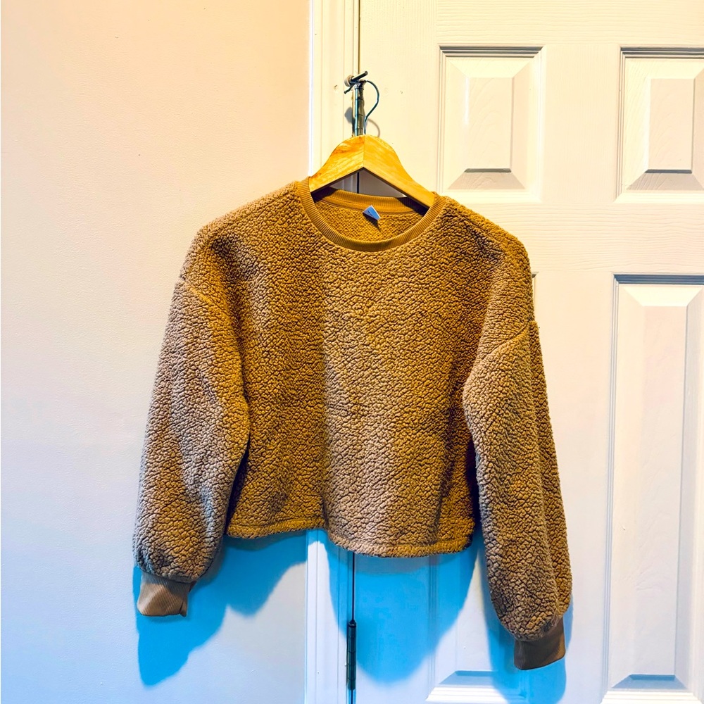 Chic Comfort - Women's Old Navy Crop Top Crew Neck Sweater!